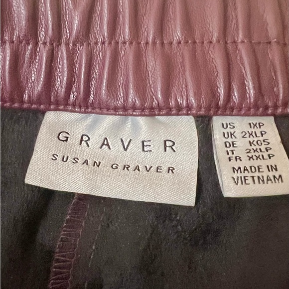 Susan Graver Faux Leather Pull On Ankle Pants Button Detail Wine Size 1XP - Picture 3 of 5